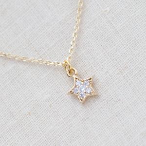 Tiny Rhinestone Star Necklace In Gold