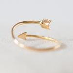Tiny arrow adjustable ring in gold ..