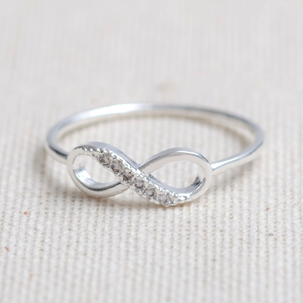 Delicate Infinity ring in silver