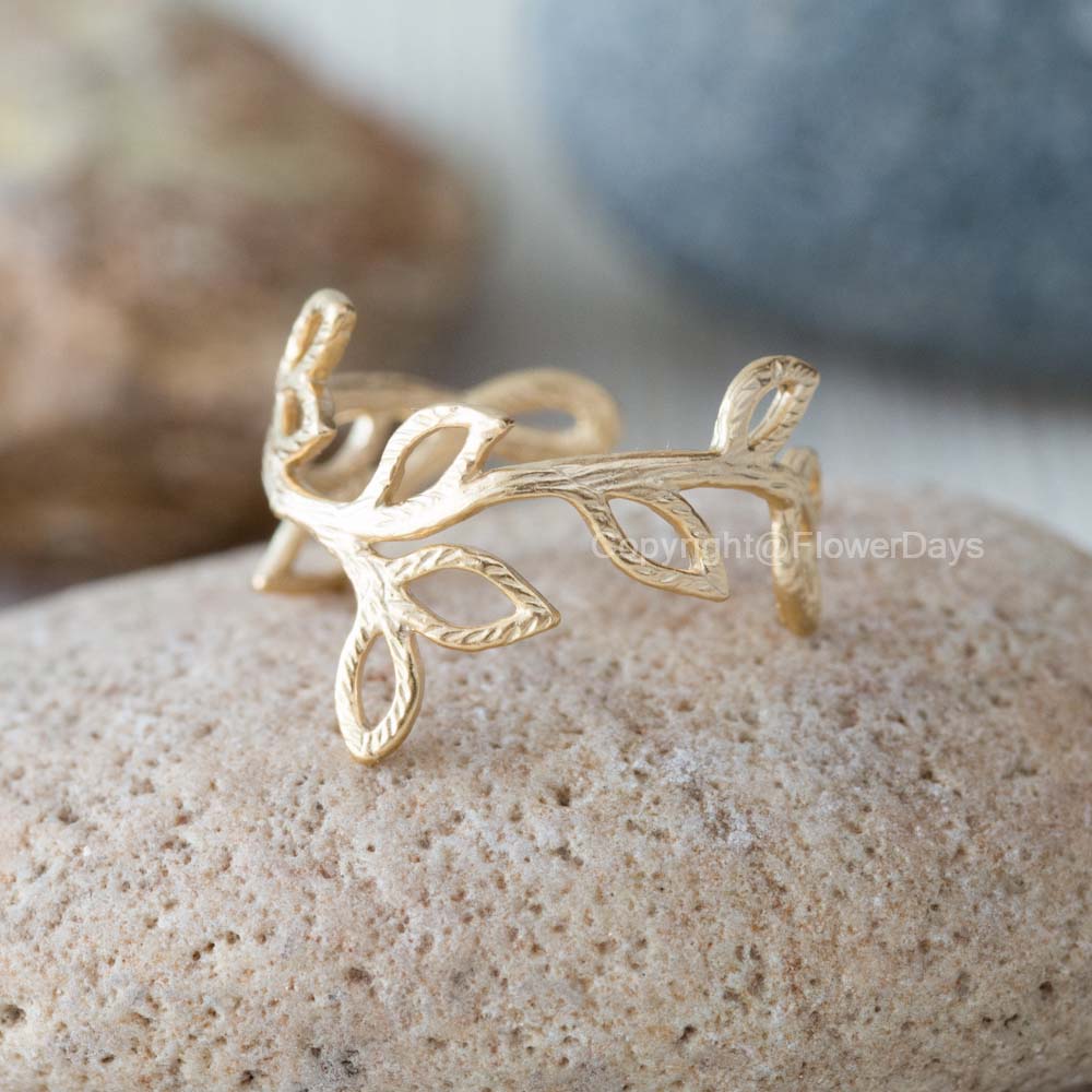 Leaf Branch Ring In Gold on Luulla