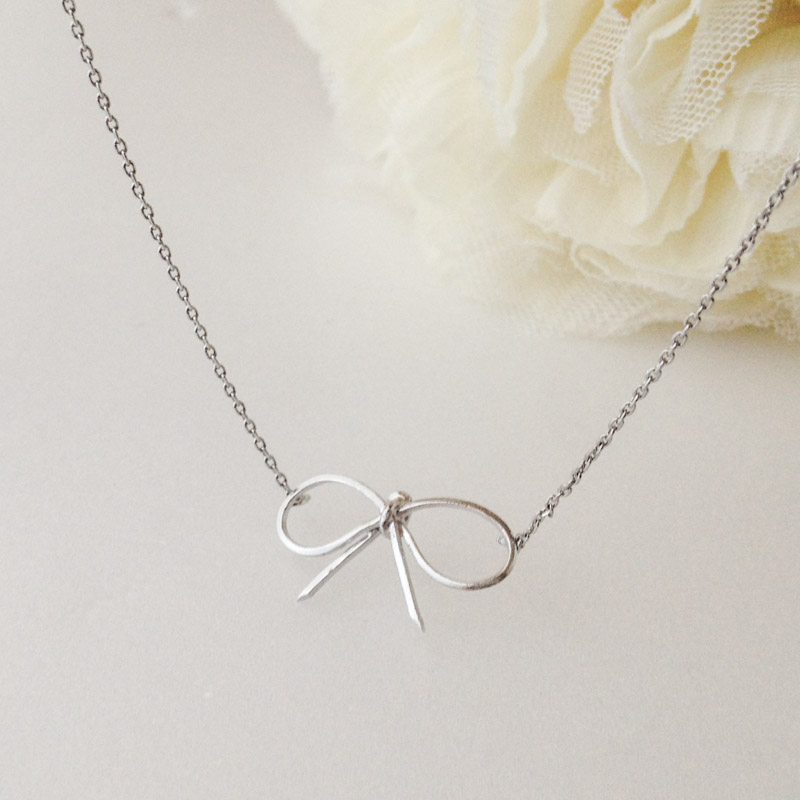 Bow Necklace In Silver