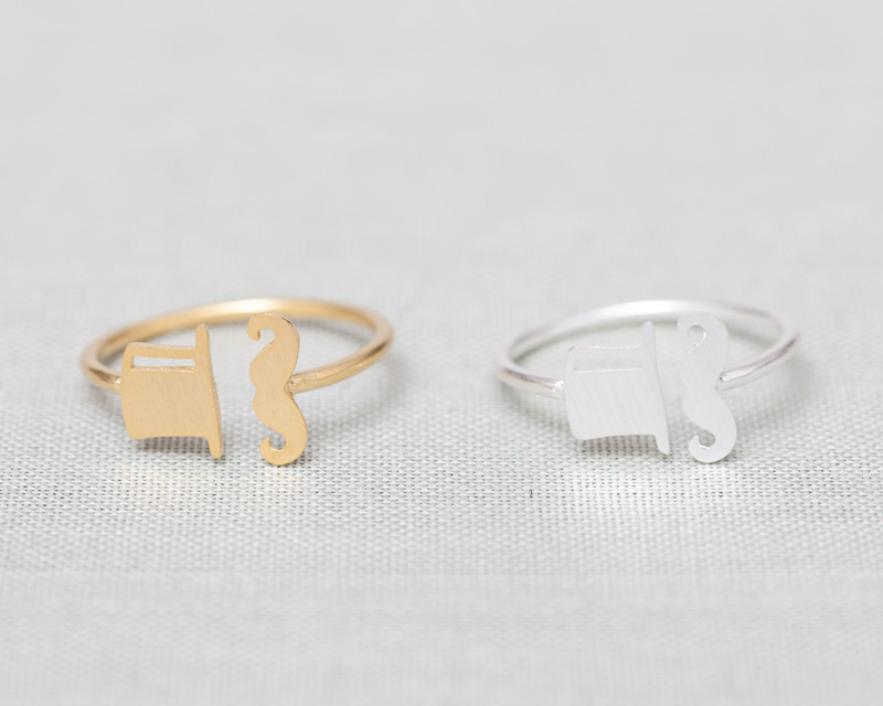 Hat And Mustache Ring In Silver on Luulla